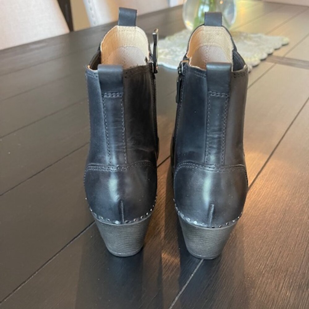 Dansko Women's Boots - BRAND NEW NEVER WORN - Picture 3 of 5